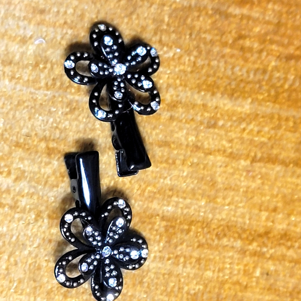 Gunmetal hair clips
